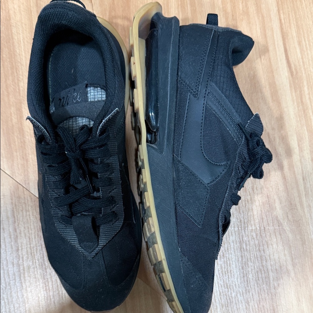 Nike Men's Black and Brown Sneakers